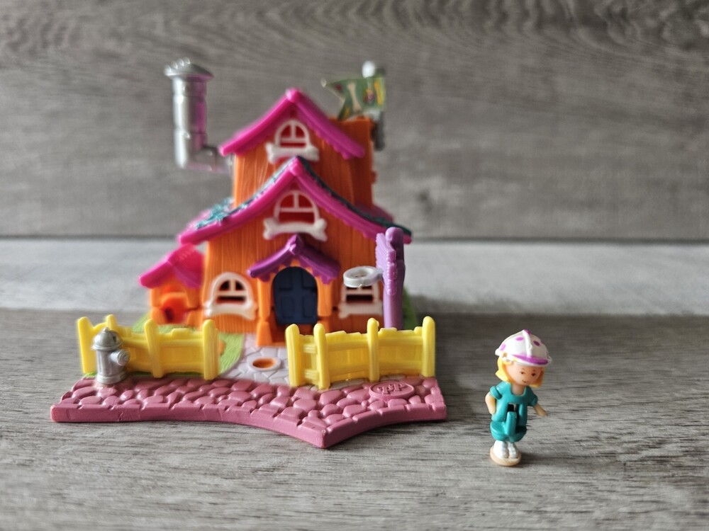 Polly Pocket Vintage 1994 Barclays Cottage, 1 Figure - Bluebird